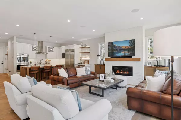 Excelsior, MN 55331,197 Oak ST