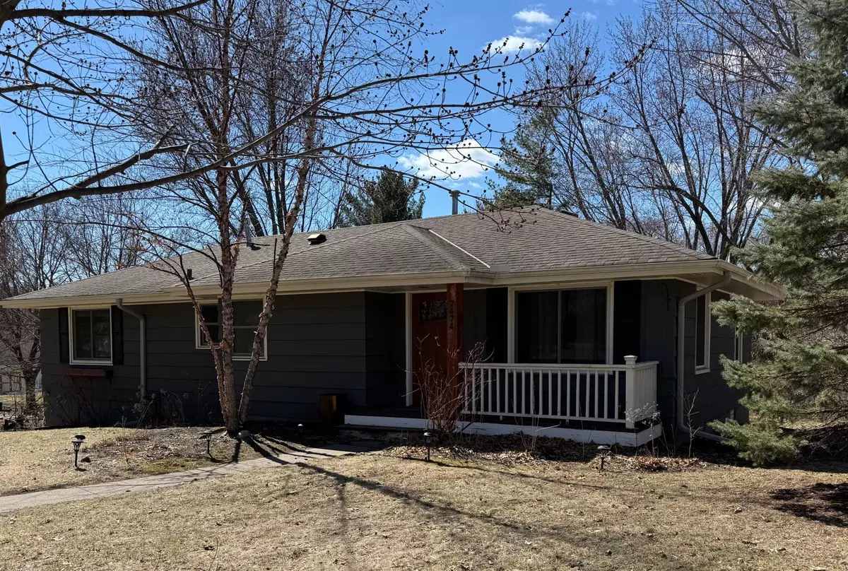 Mounds View, MN 55112,7474 Knollwood DR