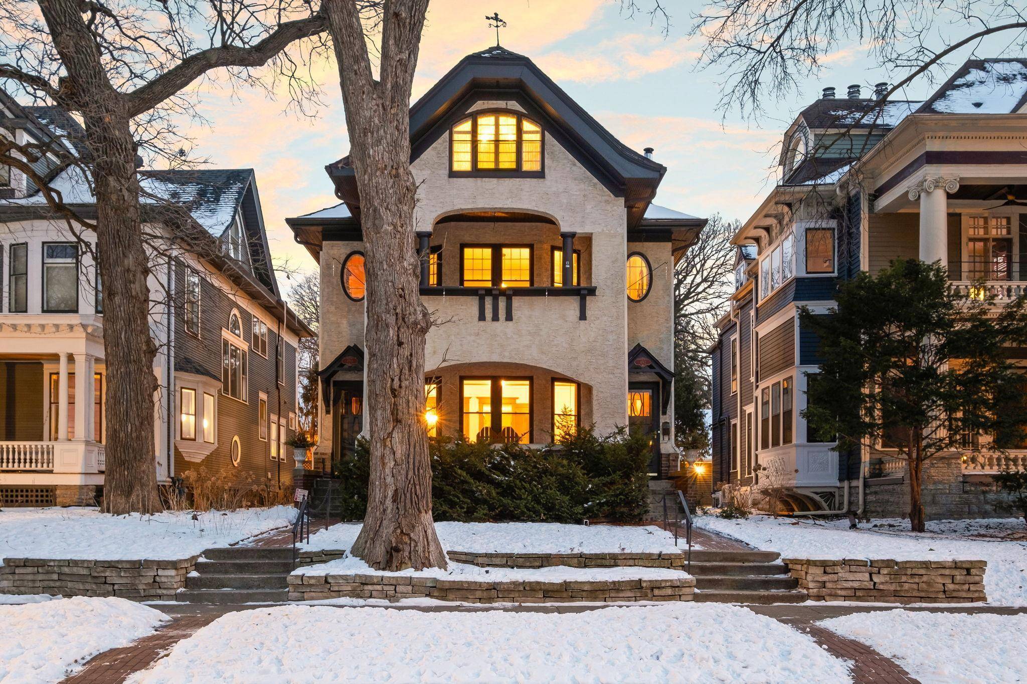 Saint Paul, MN 55102,492 Holly AVE