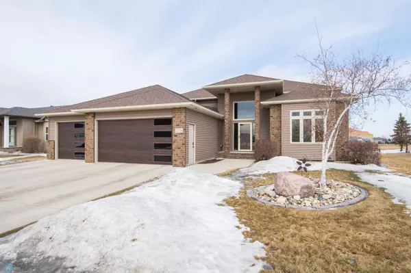 1210 35th Street CIR S, Moorhead, MN 56560