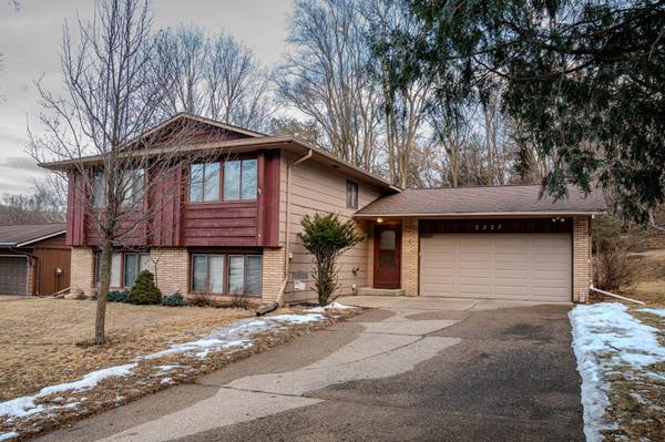 2227 Bevans CIR, Red Wing, MN 55066