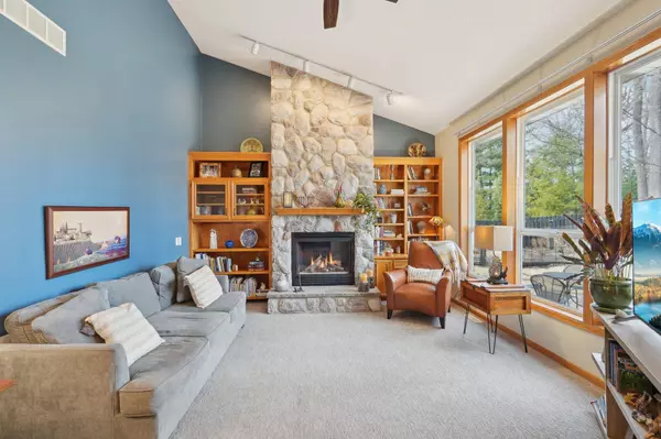 Chanhassen, MN 55331,4133 White Oak LN