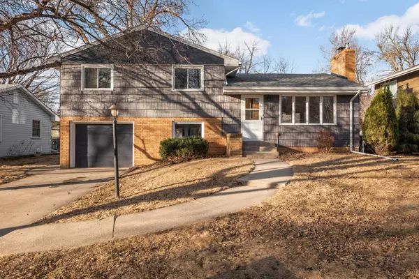 431 Ruby DR, West Saint Paul, MN 55118