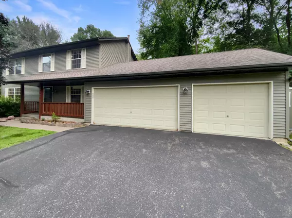 3017 Rainier CT, Burnsville, MN 55337