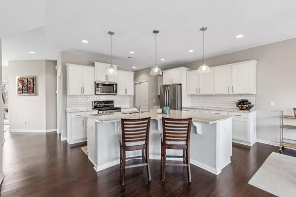 Chanhassen, MN 55317,712 Maggie WAY