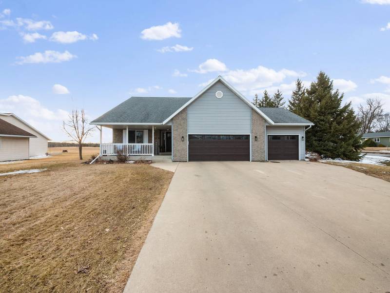 1820 Summer LN, Alexandria, MN 56308