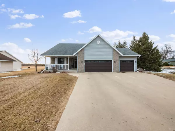 1820 Summer LN, Alexandria, MN 56308