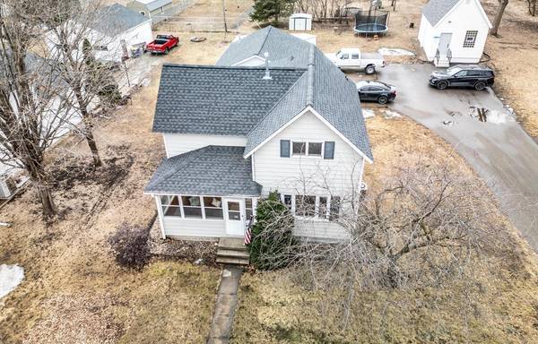 821 7th ST NW, Faribault, MN 55021