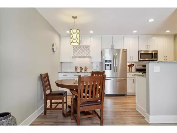 Wayzata, MN 55391,205 Barry AVE S #210