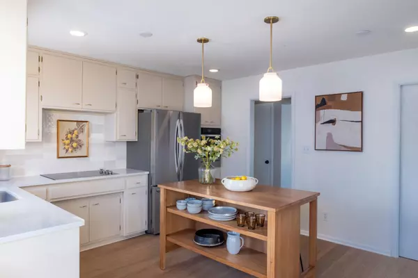 Saint Paul, MN 55106,1583 / 1585 Hazelwood ST