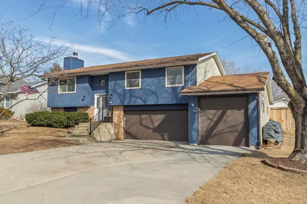 922 Rolling Heights CT NE, Byron, MN 55920