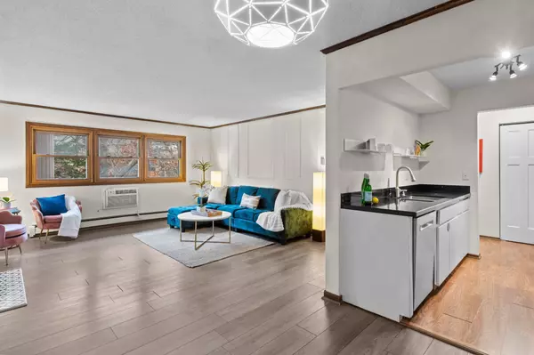 Saint Paul, MN 55102,456 Summit AVE #201