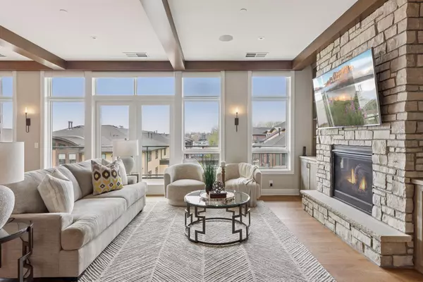 Wayzata, MN 55391,875 Lake ST N #402