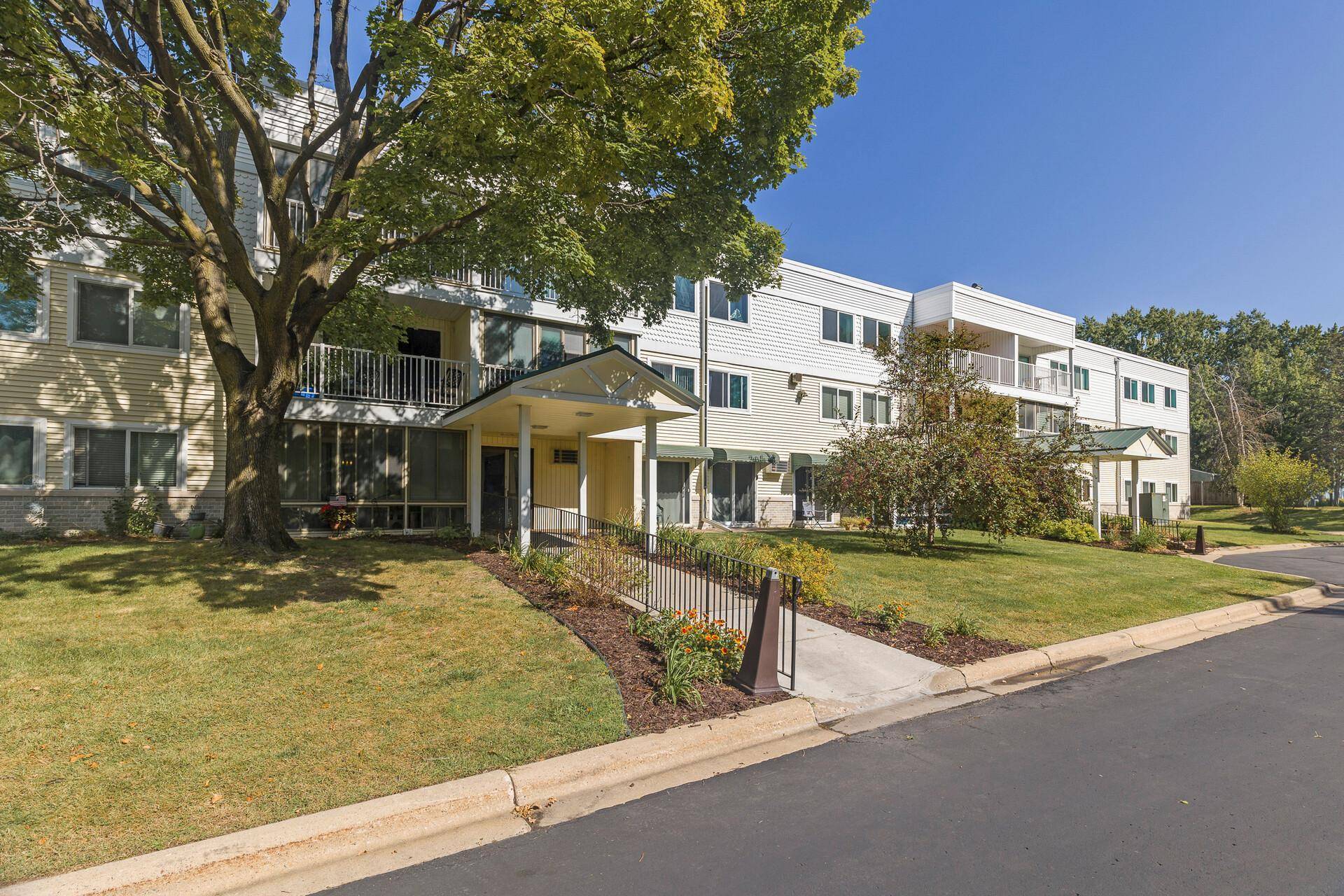 130 Demont AVE E #249, Little Canada, MN 55117