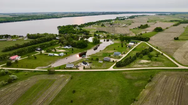 Big Stone City, SD 57216,48122 Isaac LN