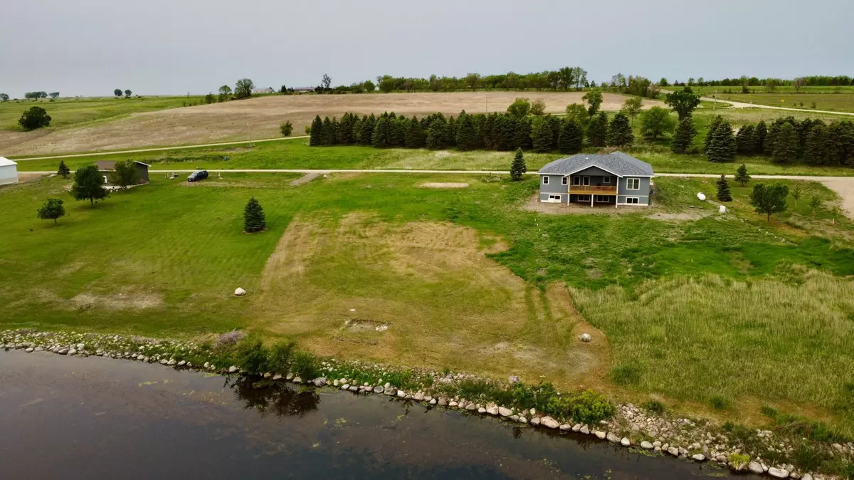 Big Stone City, SD 57216,48122 Isaac LN