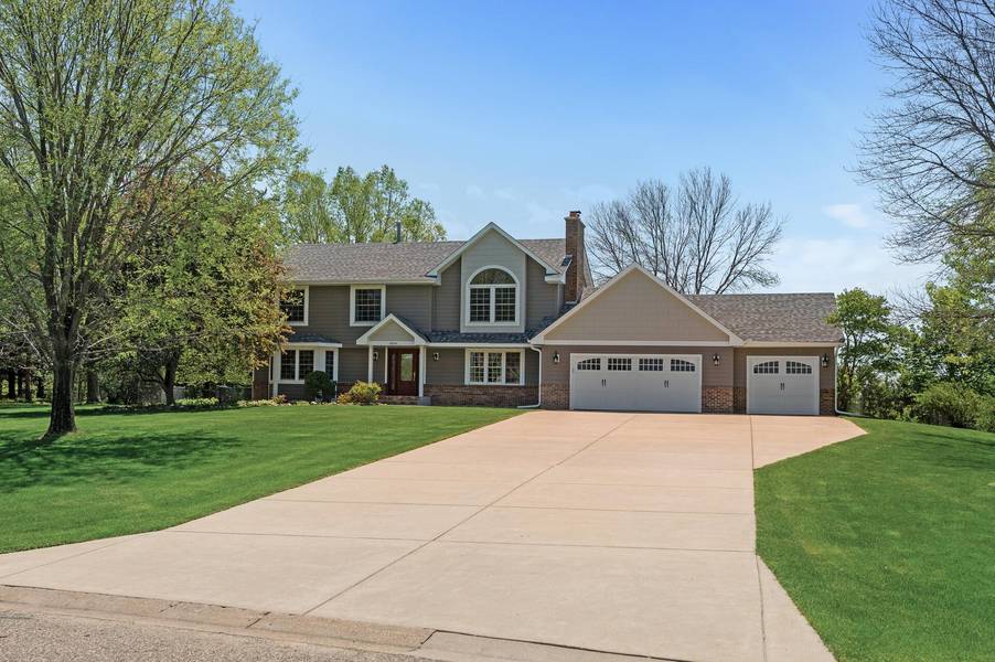 4864 Crown LN, Woodbury, MN 55129