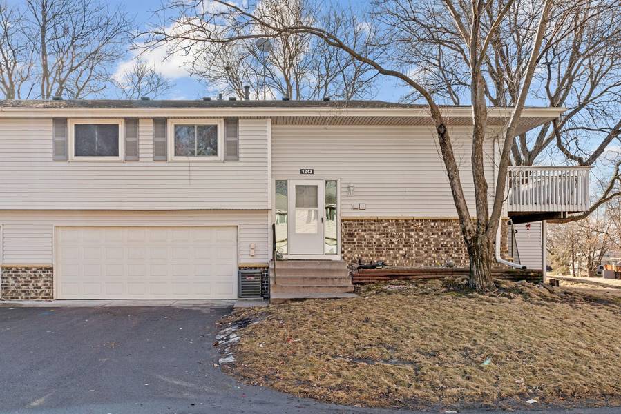 1243 Timbershore LN, Eagan, MN 55123