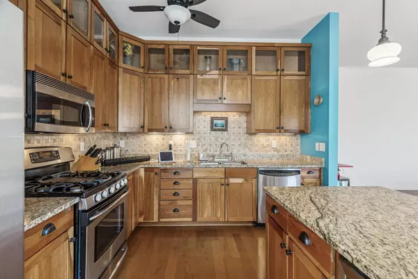 Saint Paul, MN 55101,270 4th ST E #401