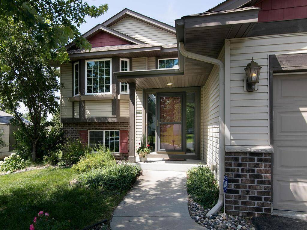 Shakopee, MN 55379,233 Pottok LN