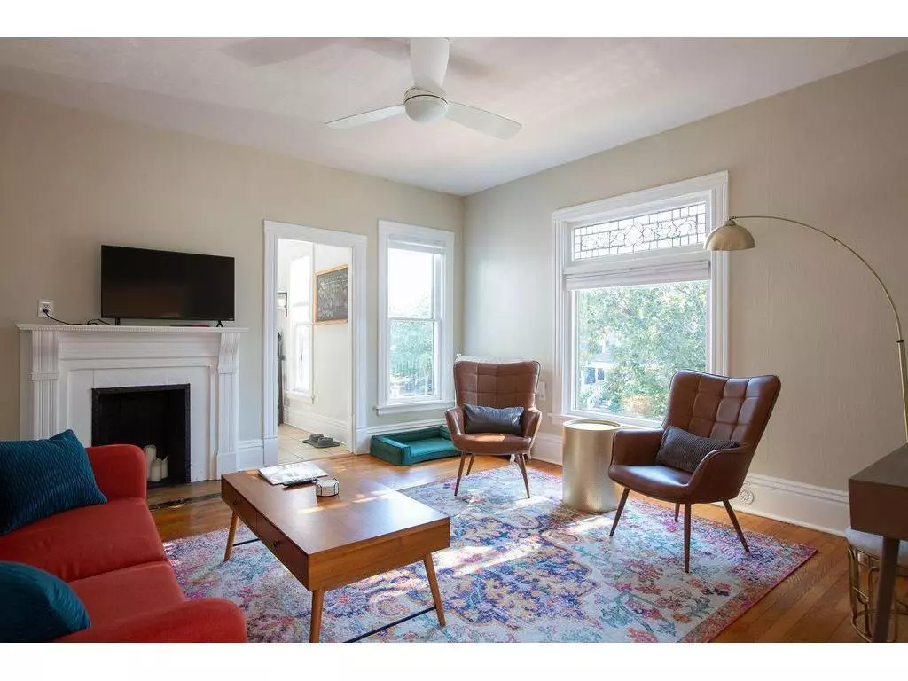 Minneapolis, MN 55405,900 W 22nd ST