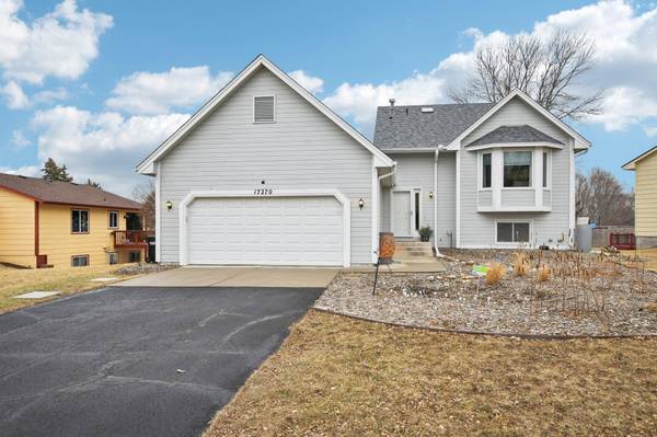 17270 Fireside LN, Lakeville, MN 55024