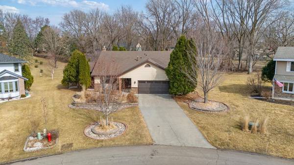 17420 Barrington CT, Minnetonka, MN 55345