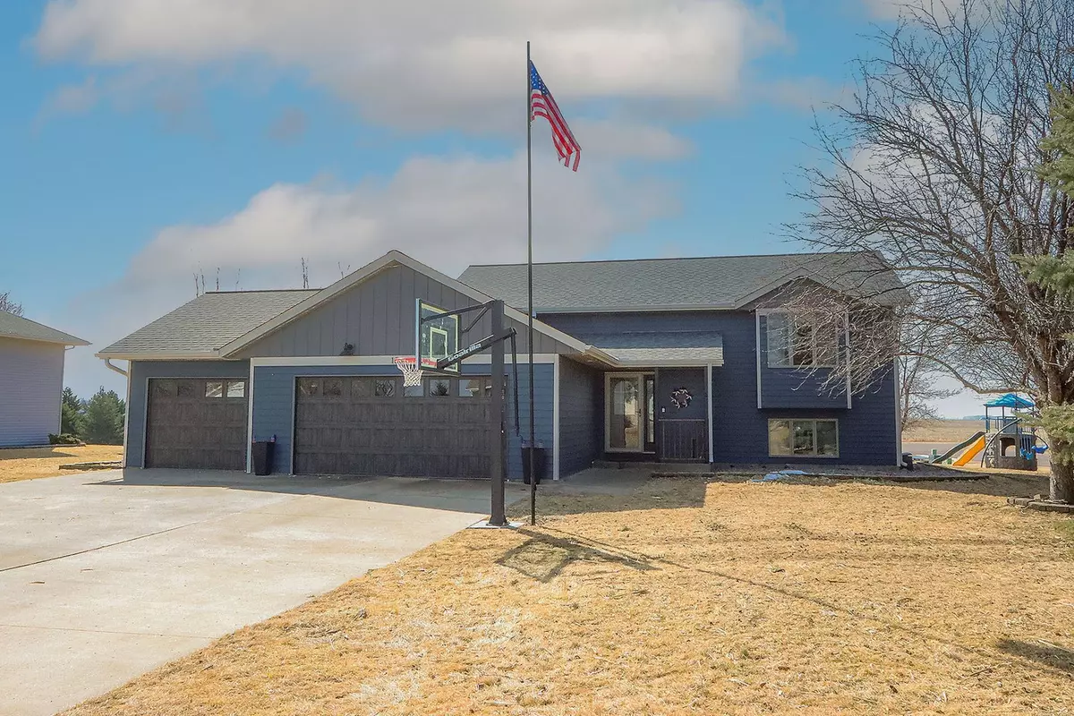 Lake Crystal, MN 56055,135 Charlotte DR