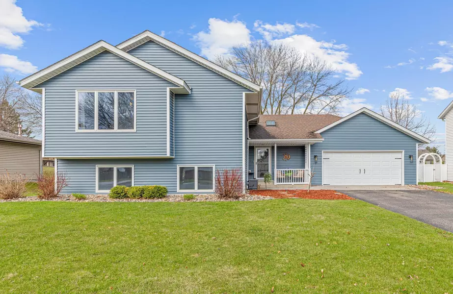 2060 Highland DR, Hastings, MN 55033