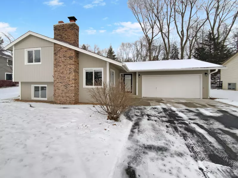 10214 Nottingham TRL, Eden Prairie, MN 55347