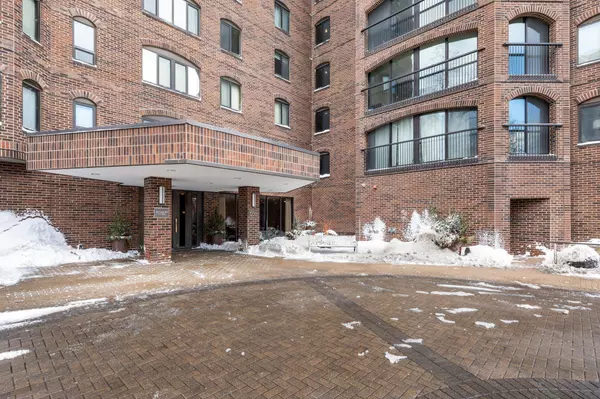 1235 Yale PL #1202, Minneapolis, MN 55403