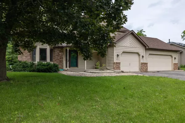 15813 Garden View DR, Apple Valley, MN 55124