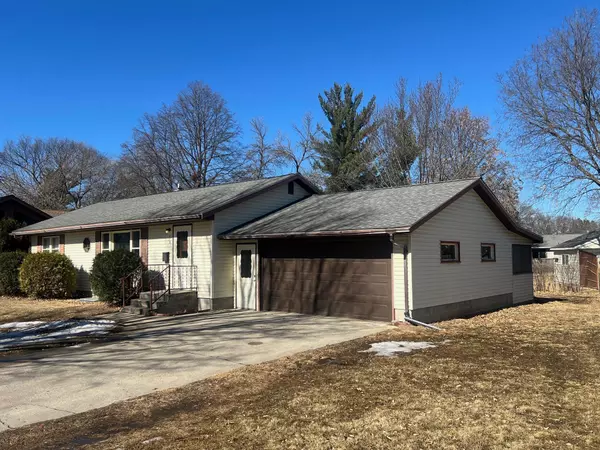 615 S Crescent LN, Litchfield, MN 55355