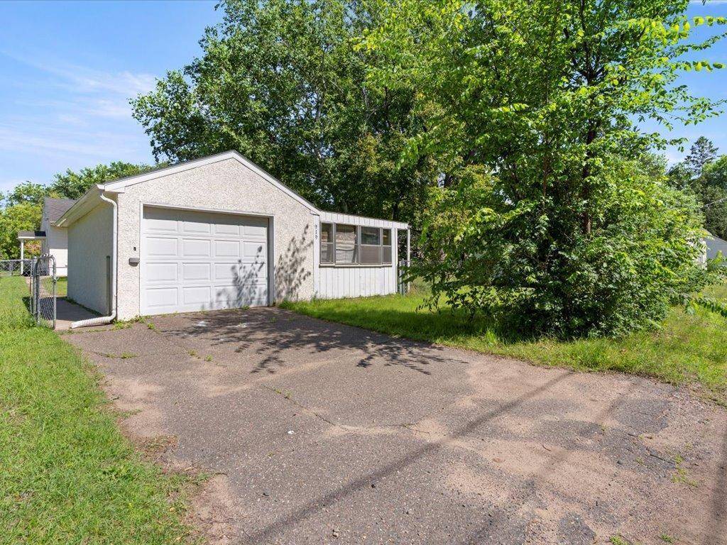 Brainerd, MN 56401,919 6th AVE NE