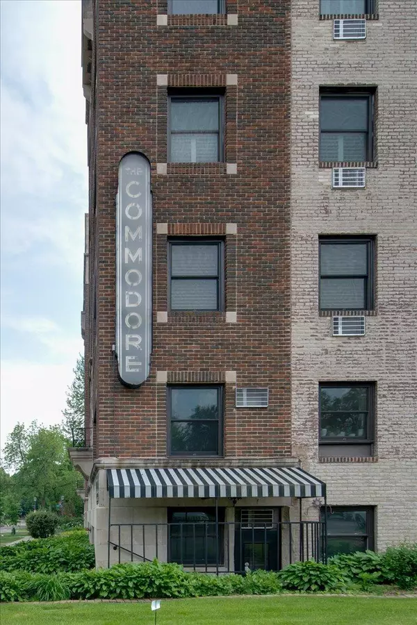 Saint Paul, MN 55102,79 Western AVE N #305