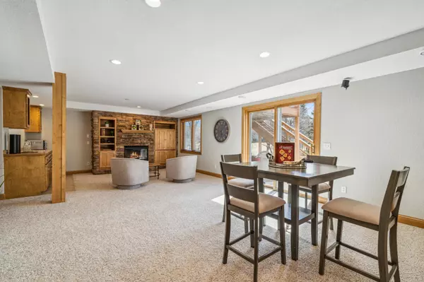 Chanhassen, MN 55317,7595 Walnut Curve