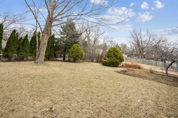 Bloomington, MN 55431,8718 Beard RD S