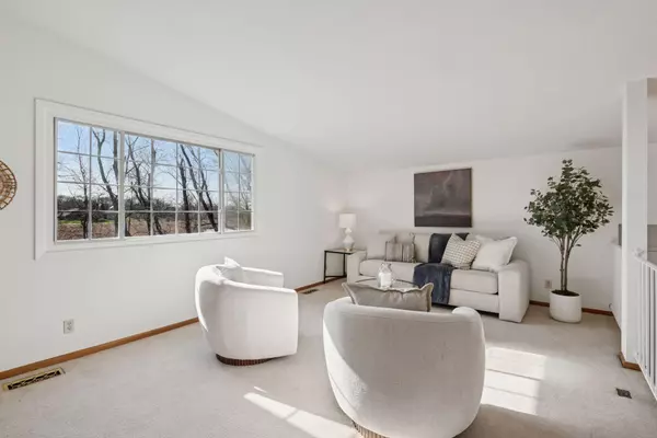 Eden Prairie, MN 55347,8932 Darnel RD