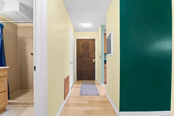 Minneapolis, MN 55403,520 Ridgewood AVE #4