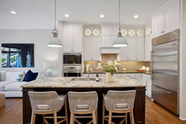 Wayzata, MN 55391,935 Lake ST E #209