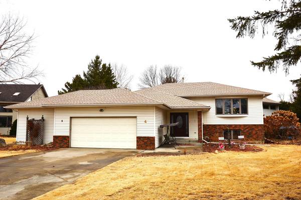 4 Greenhaven Bay, Faribault, MN 55021