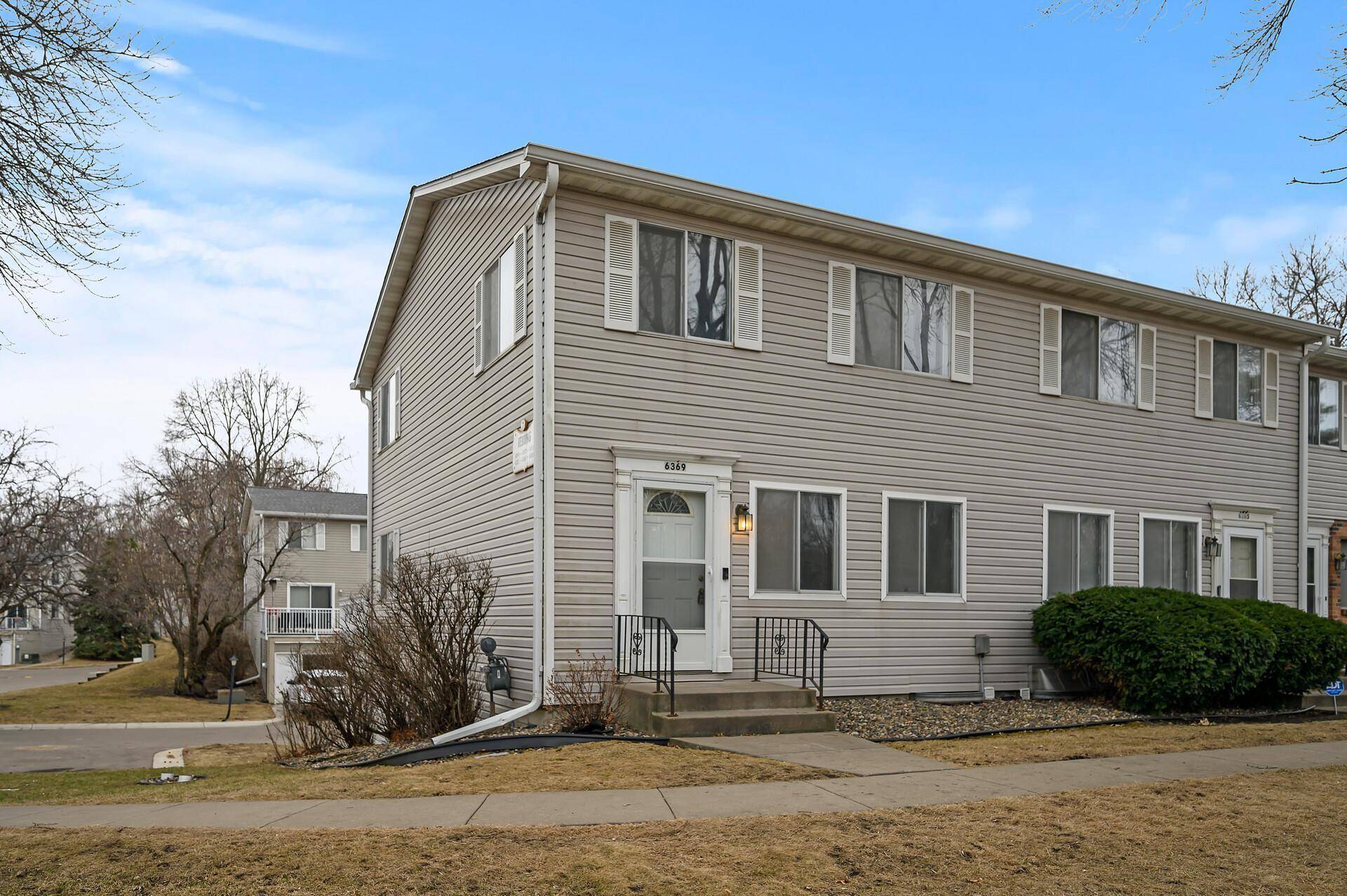 Oakdale, MN 55128,6369 15th ST N