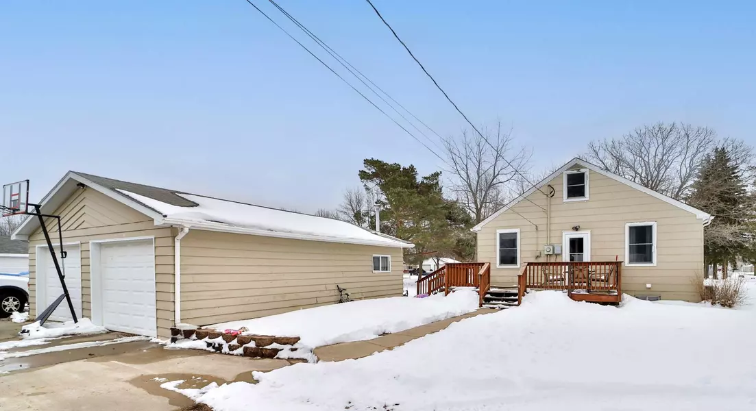 317 Roosevelt ST SW, Staples, MN 56479