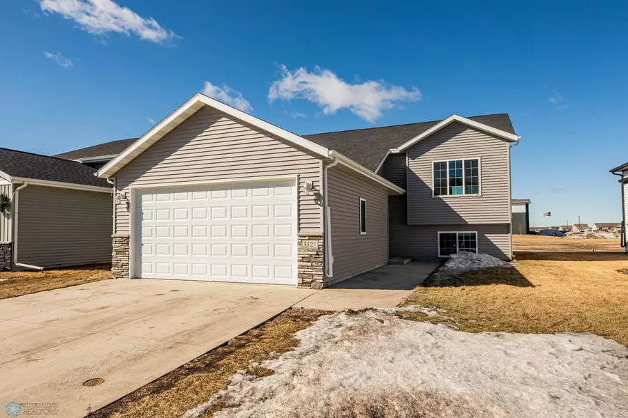 3327 30th ST S, Moorhead, MN 56560