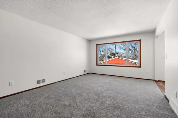 South Saint Paul, MN 55075,544 12th AVE N