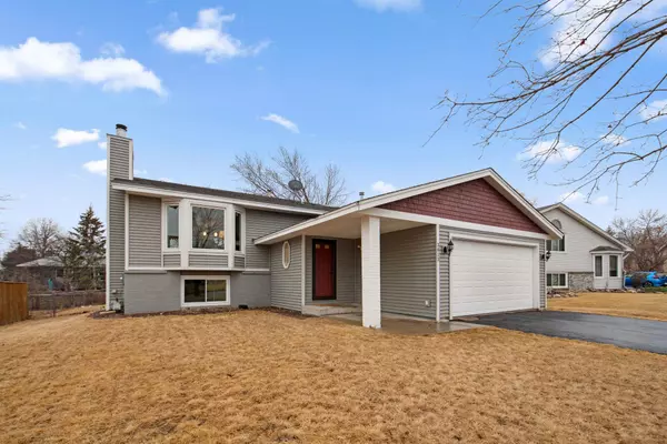 3813 Moccasin CT, Burnsville, MN 55337