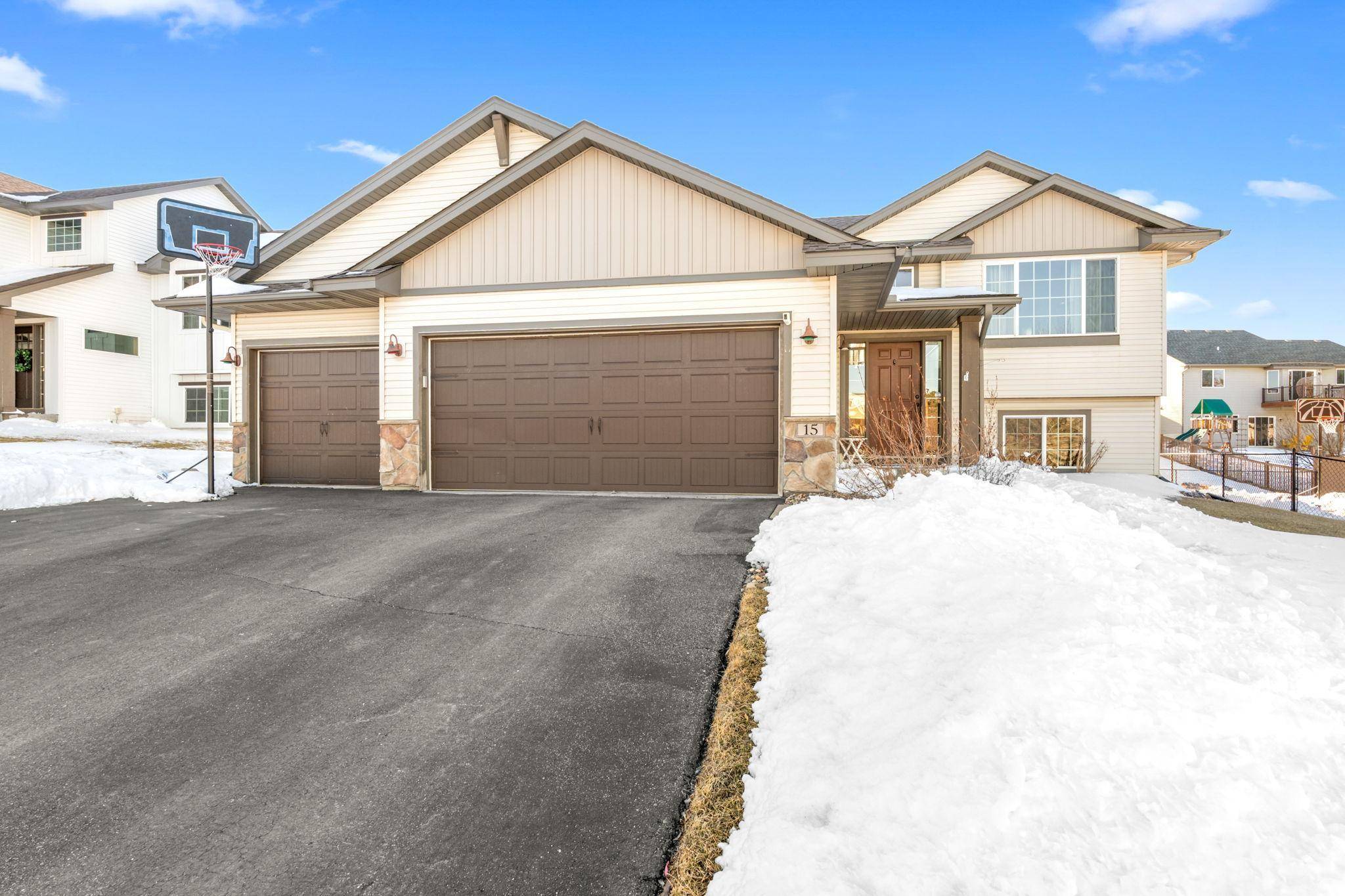 Hudson, WI 54016,15 Nicholas WAY