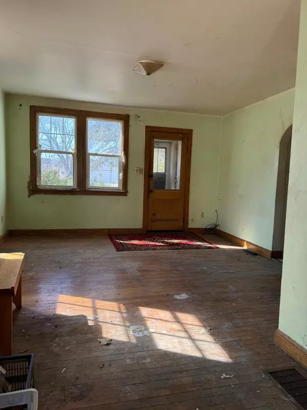 Montgomery, MN 56069,207 6th ST NW