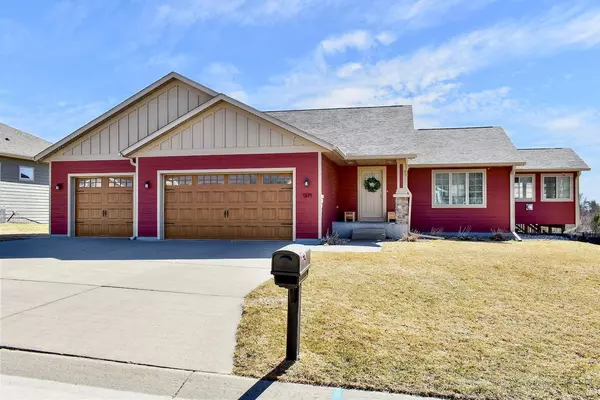 1371 Summit DR, Winona, MN 55987