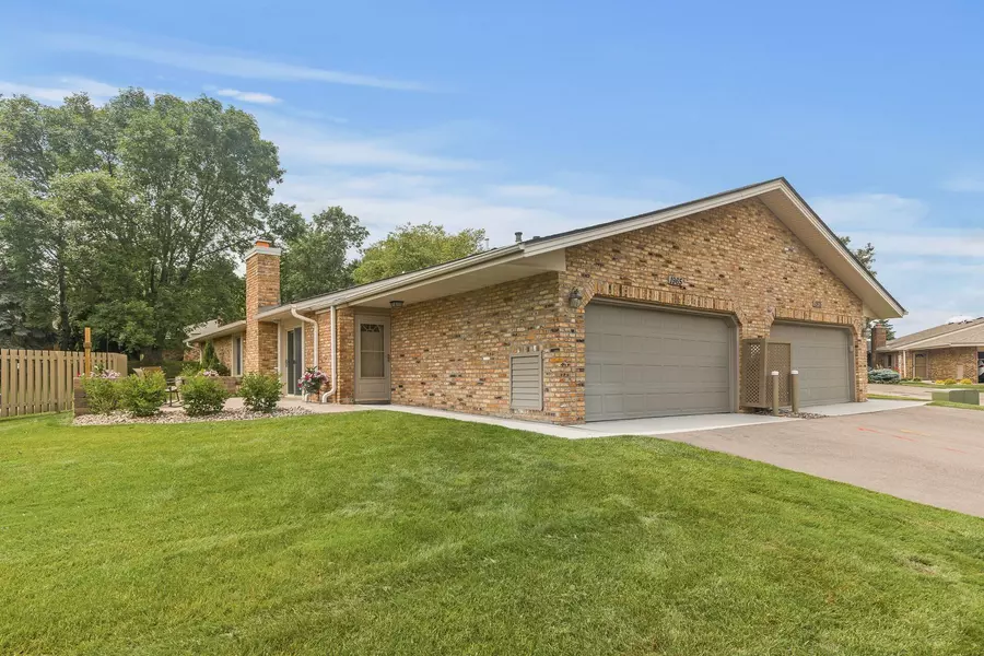 1965 Juneau LN N, Plymouth, MN 55447